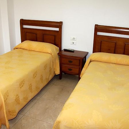 ホテル ホスタル レスタウランテ ラ マシア Vila-real エクステリア 写真