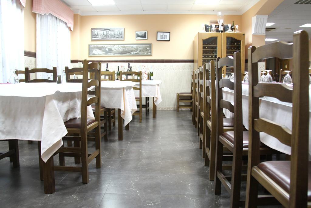 ホテル ホスタル レスタウランテ ラ マシア Vila-real エクステリア 写真