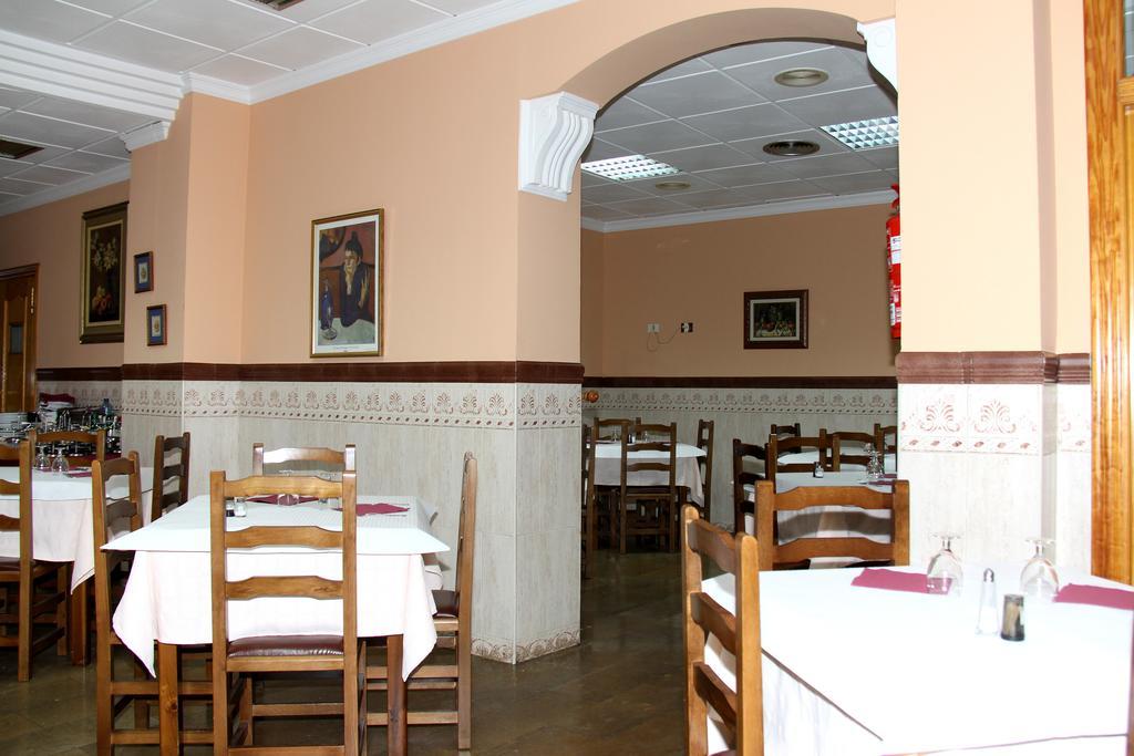 ホテル ホスタル レスタウランテ ラ マシア Vila-real エクステリア 写真