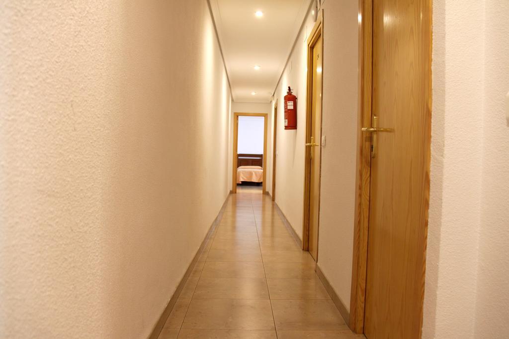 ホテル ホスタル レスタウランテ ラ マシア Vila-real エクステリア 写真