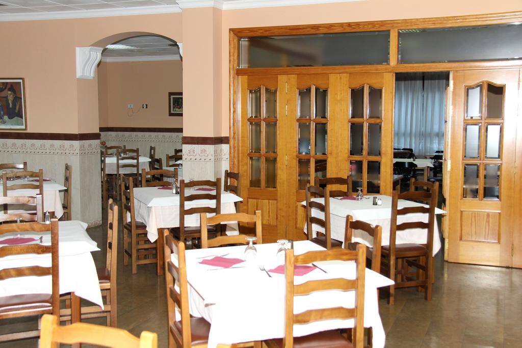 ホテル ホスタル レスタウランテ ラ マシア Vila-real エクステリア 写真