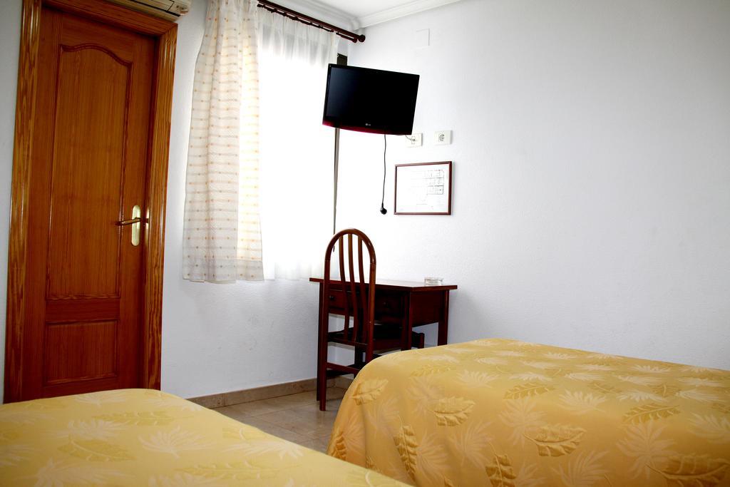 ホテル ホスタル レスタウランテ ラ マシア Vila-real エクステリア 写真