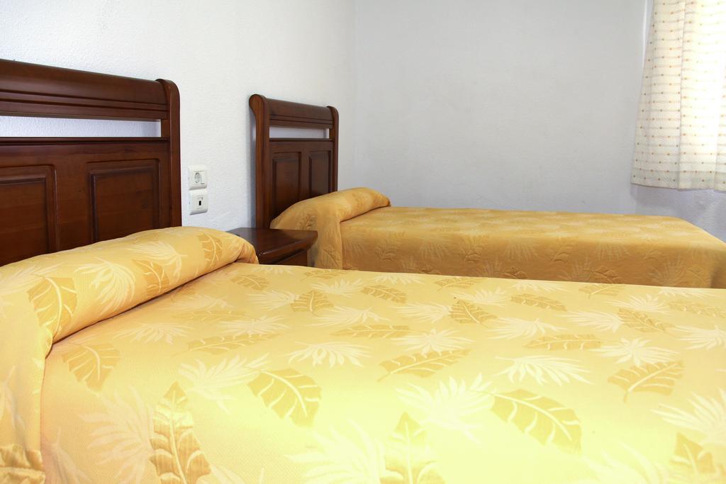 ホテル ホスタル レスタウランテ ラ マシア Vila-real 部屋 写真