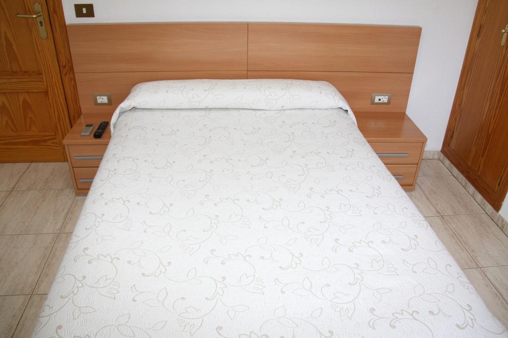 ホテル ホスタル レスタウランテ ラ マシア Vila-real 部屋 写真