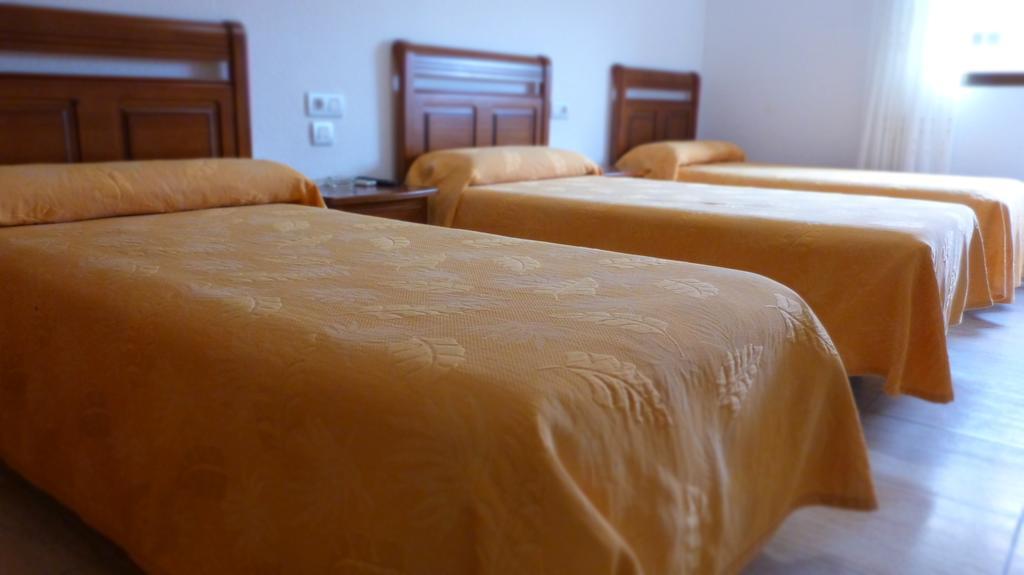 ホテル ホスタル レスタウランテ ラ マシア Vila-real エクステリア 写真