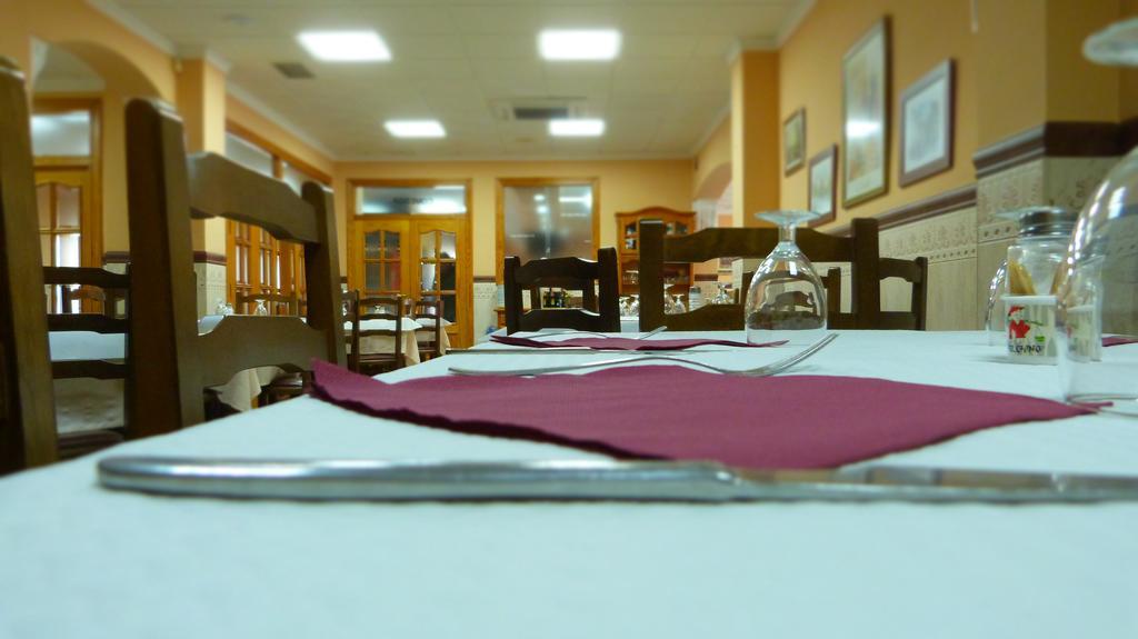 ホテル ホスタル レスタウランテ ラ マシア Vila-real エクステリア 写真
