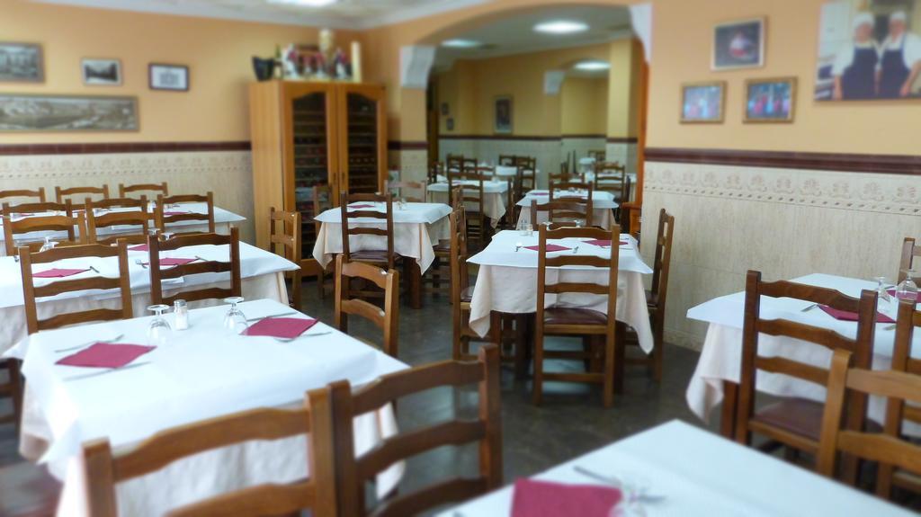 ホテル ホスタル レスタウランテ ラ マシア Vila-real エクステリア 写真