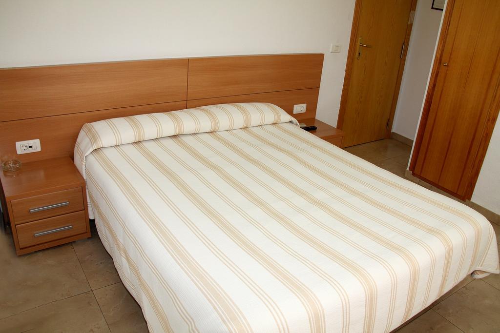 ホテル ホスタル レスタウランテ ラ マシア Vila-real エクステリア 写真