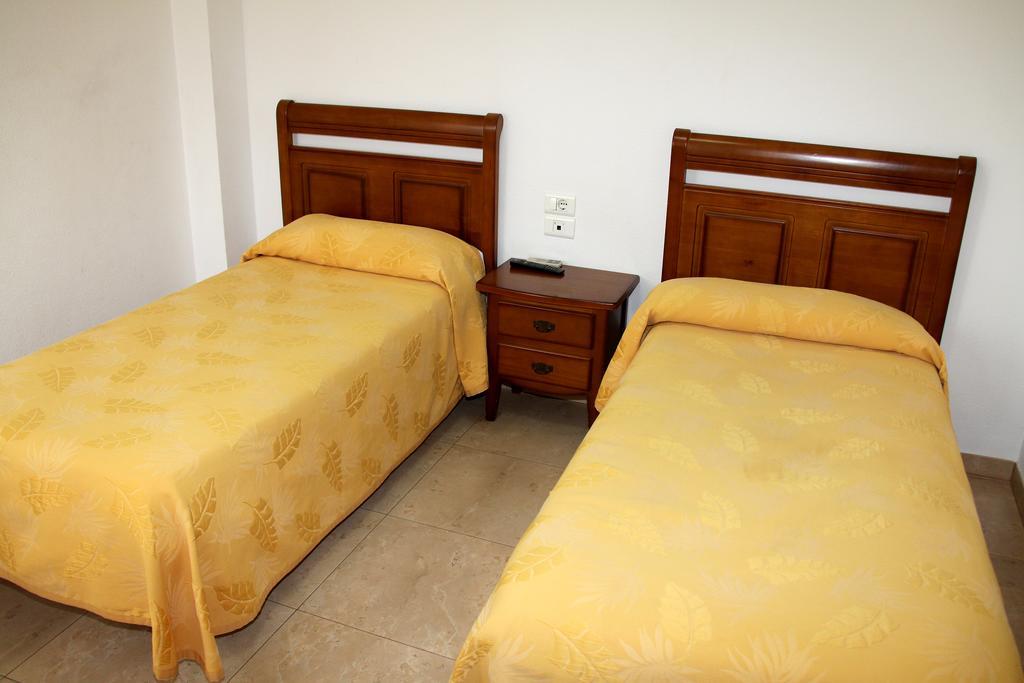 ホテル ホスタル レスタウランテ ラ マシア Vila-real エクステリア 写真